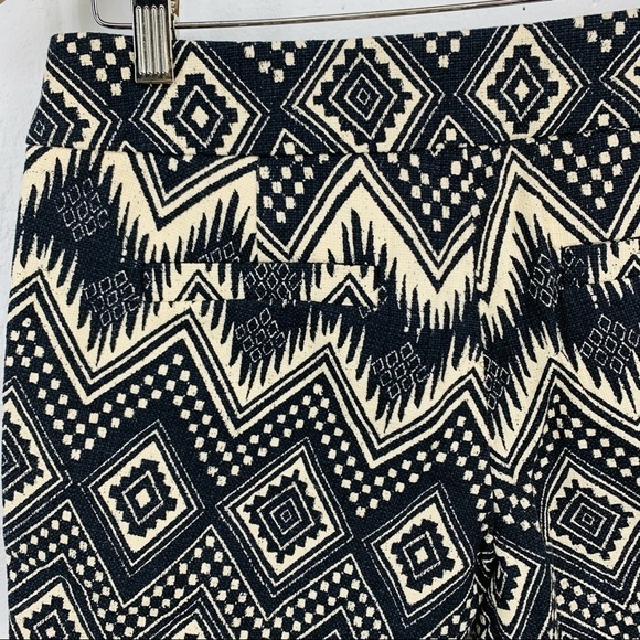 J.Crew Size 4 Black & Cream Chevron Ikat Print Shorts - Picture 6 of 9
